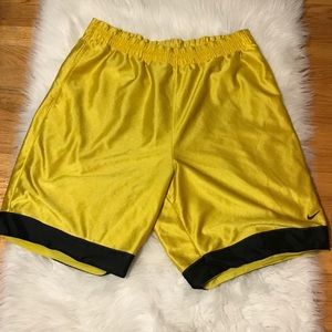 Nike Basketball shorts men’s size XL